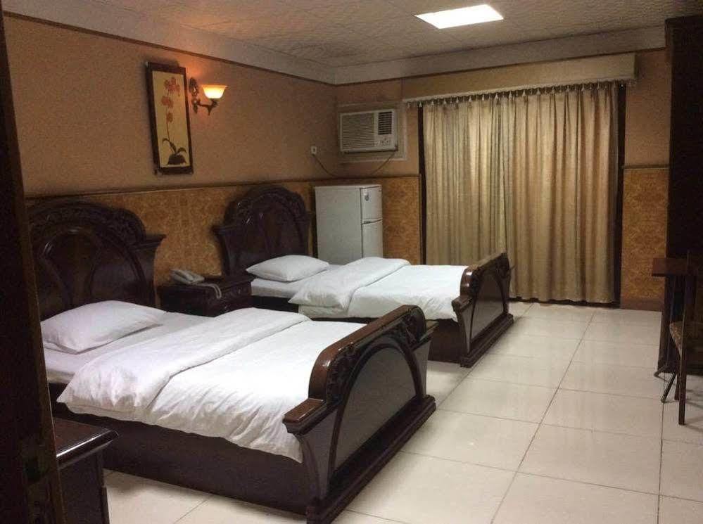 Dana Hotel Doha Bagian luar foto
