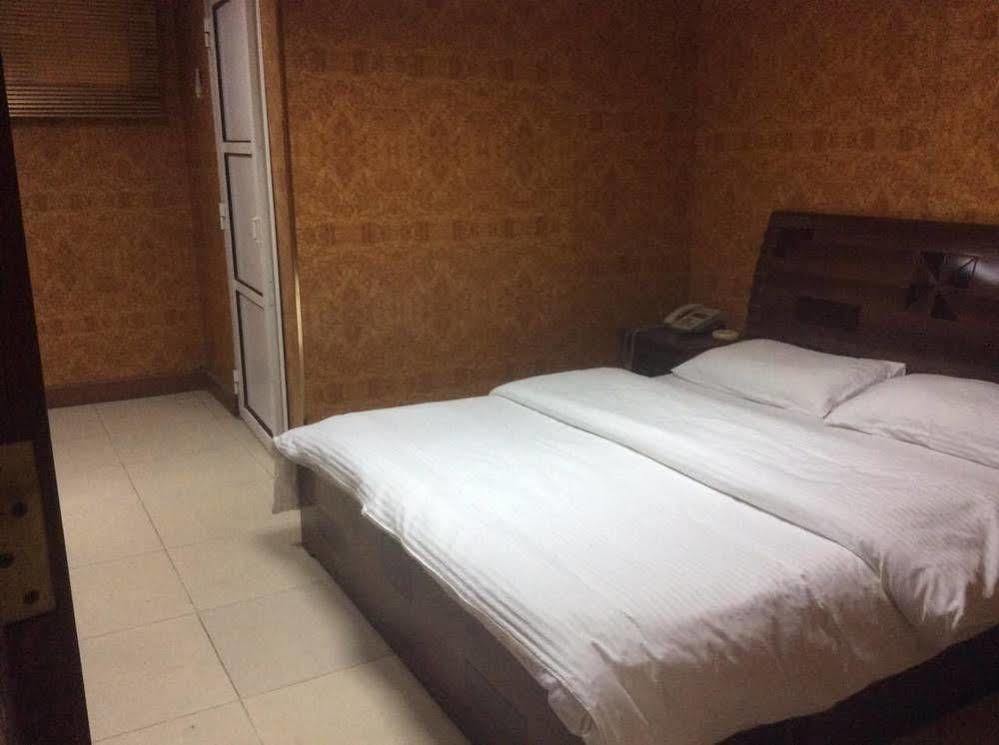Dana Hotel Doha Bagian luar foto