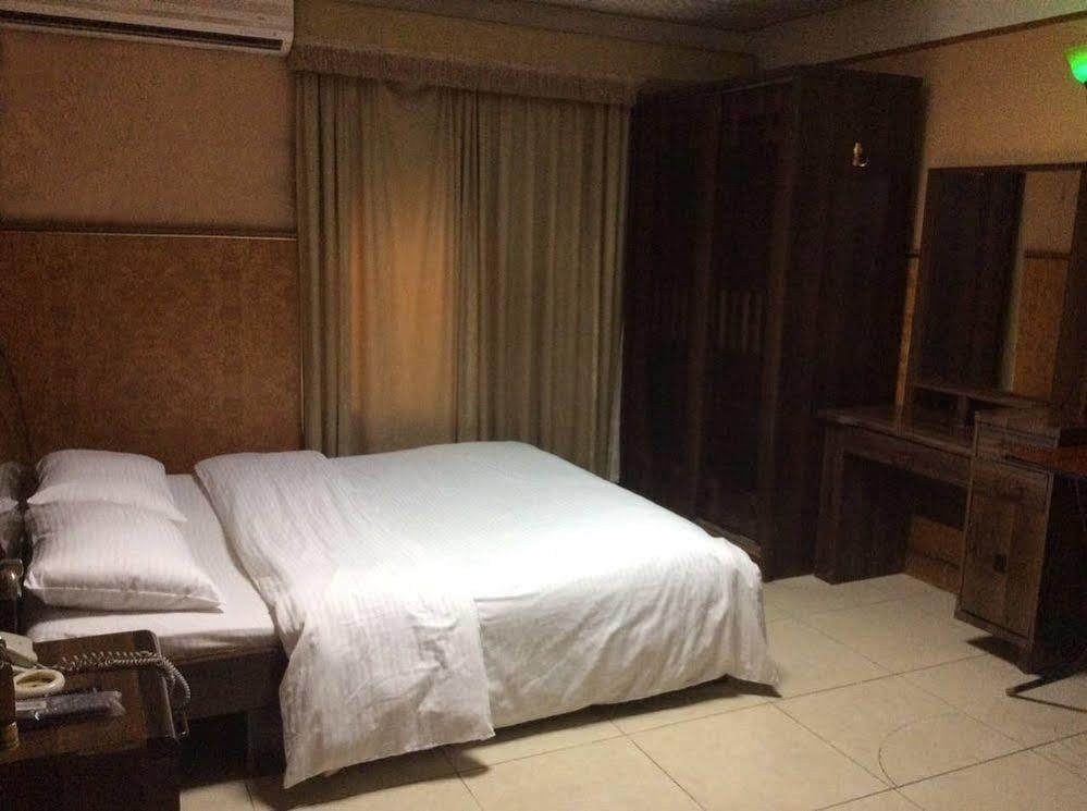 Dana Hotel Doha Bagian luar foto